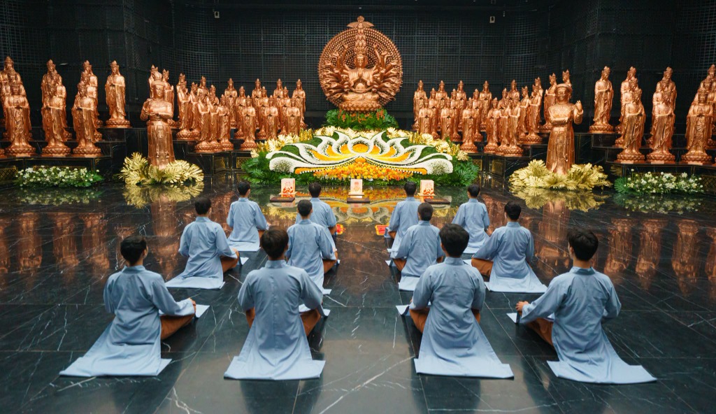 Lựa chọn các loại quả tươi ngon, tròn trịa cho mâm cúng lễ gia đình ngày giỗ chạp